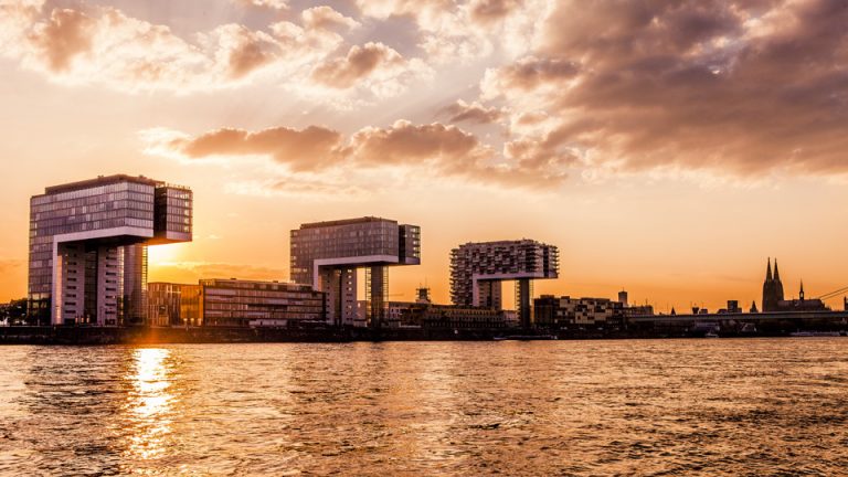 Köln Panorama mit Kranhäuser