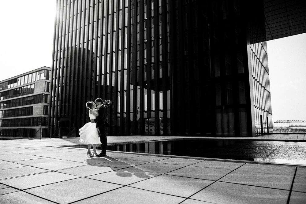 Hochzeitsfotograf Düsseldorf - Paarshooting Medienhafen