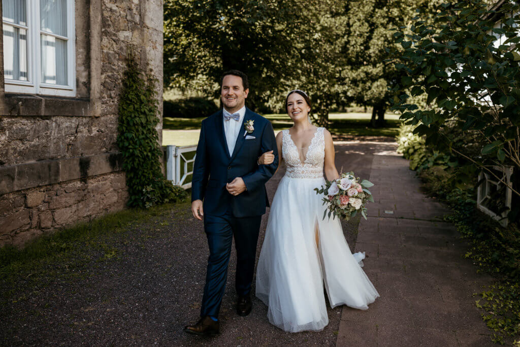 Hochzeitspaar im Gräfischen Park in Bad Driburg